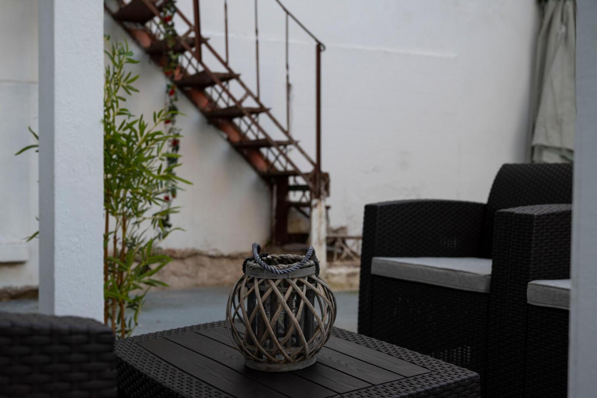 Thissio Getaway 2Ba Next To Athens Ancient Market Exteriör bild